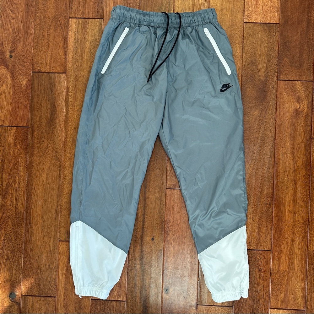 Nike Windrunner Mens Woven Lined Pants. Size Large. Sage Green and White.